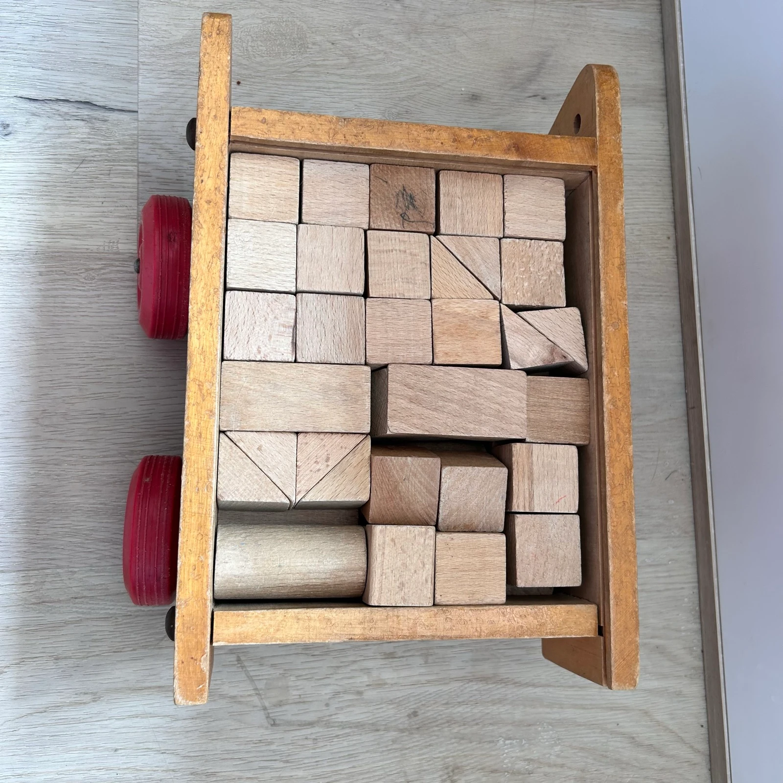 Vintage houten blokkenkar met veel houten blokken – complete set